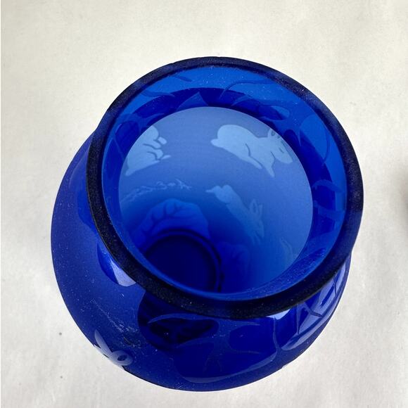 Bud Vase Cobalt Frosted Bunnies Bushes Etched Signed A&E Court Easter - Picture 7 of 7